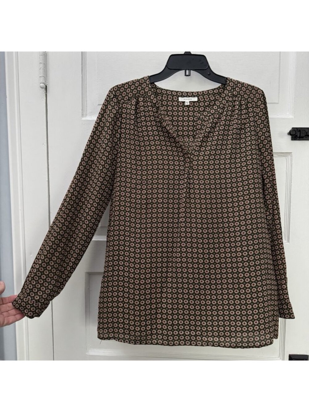 Pleione Womens M Olive Geometric Ruffle V Neck Button Back Blouse Long Sleeve